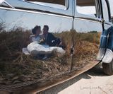 Originele trouwfoto, reflectie auto deur