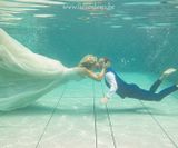 wedding photo's under water